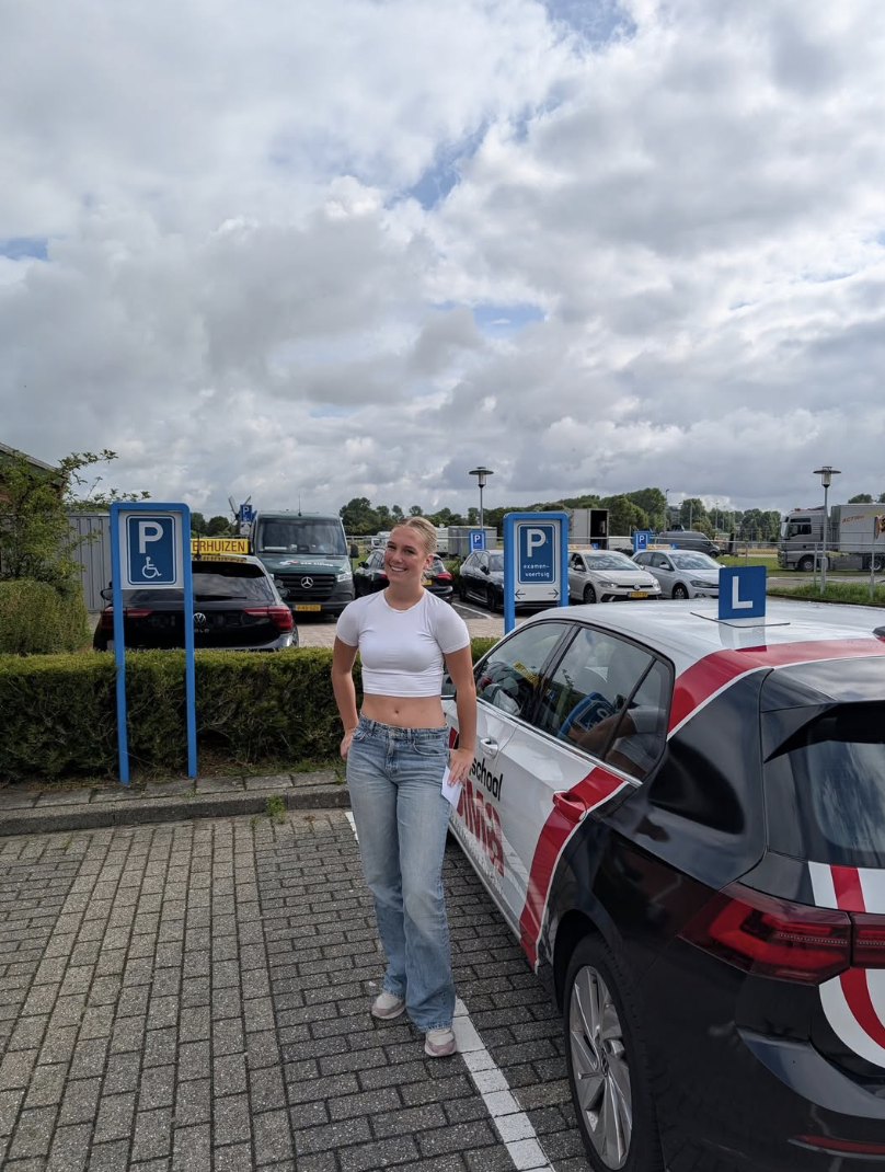 Iris geslaagd bij Rijschool BiMa